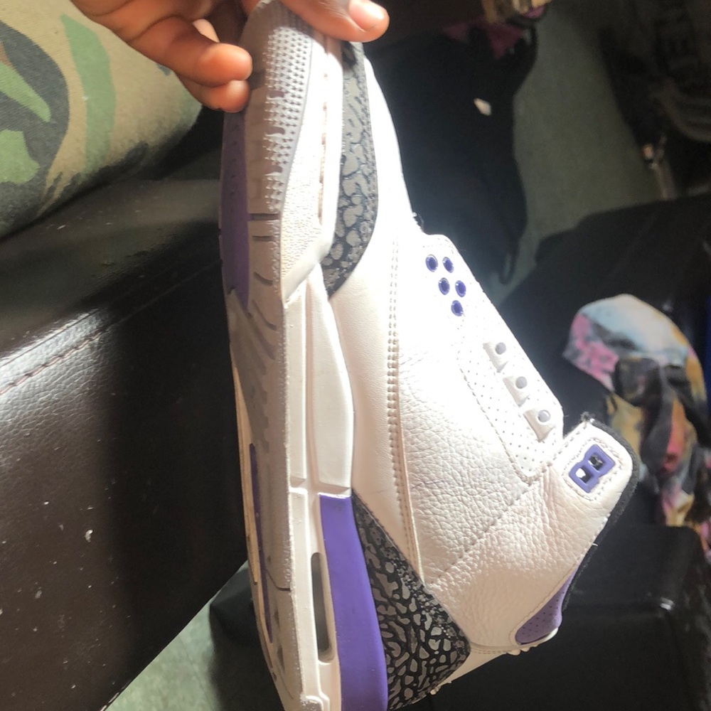 Size 6 you have to come pick them up in providence have pin on it